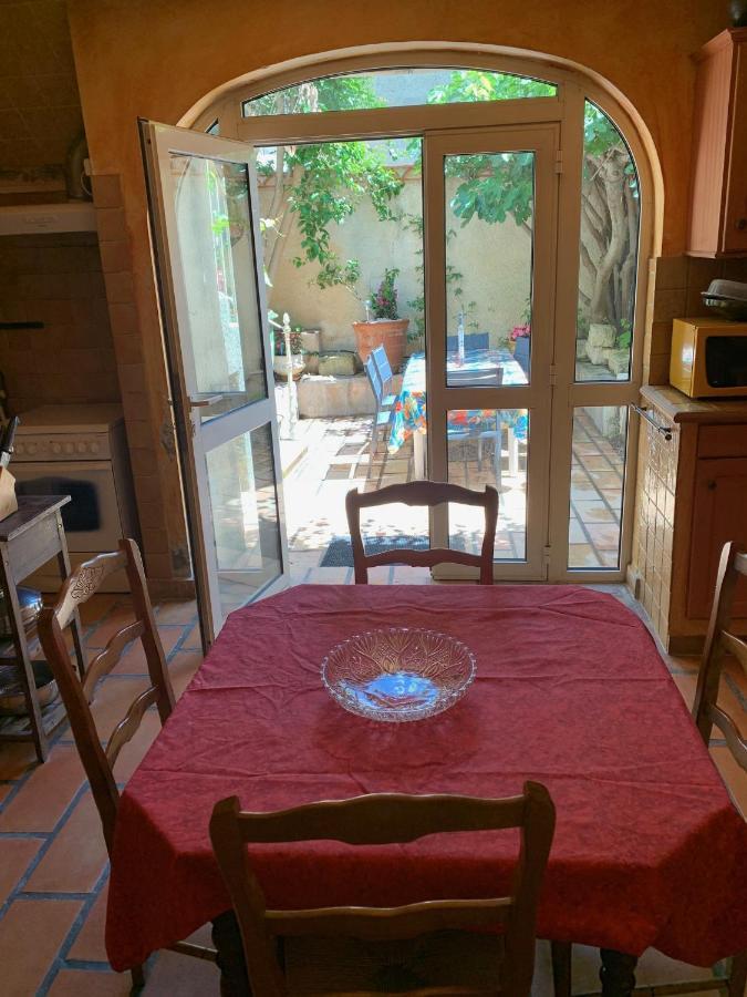 La Maison Sur La Place Aigues-Mortes Eksteriør billede