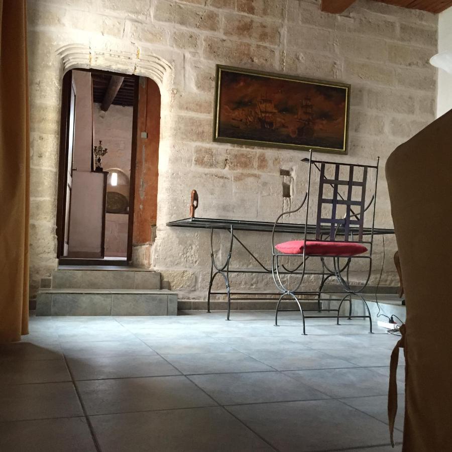 La Maison Sur La Place Aigues-Mortes Eksteriør billede